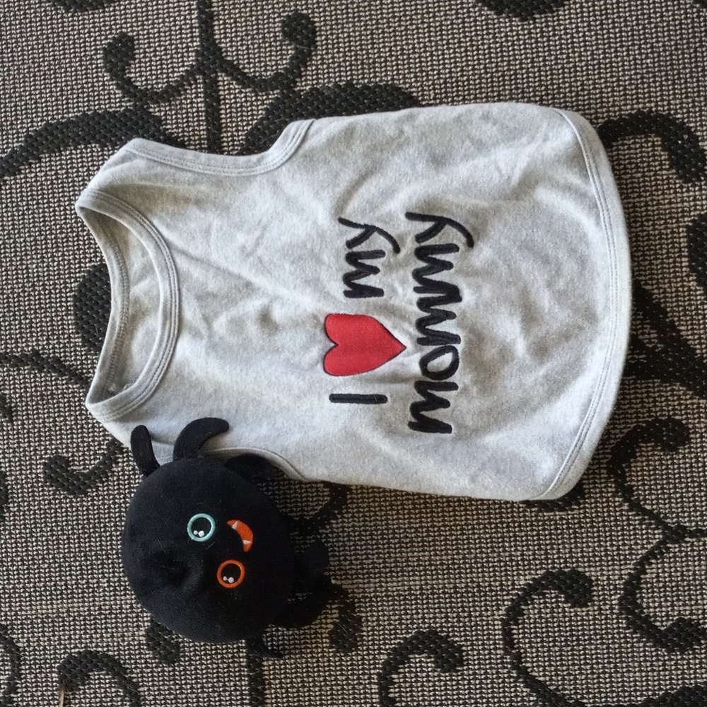 Gray Dog T-Shirt "I Love My Mommy" & 1 Squeaky Toy